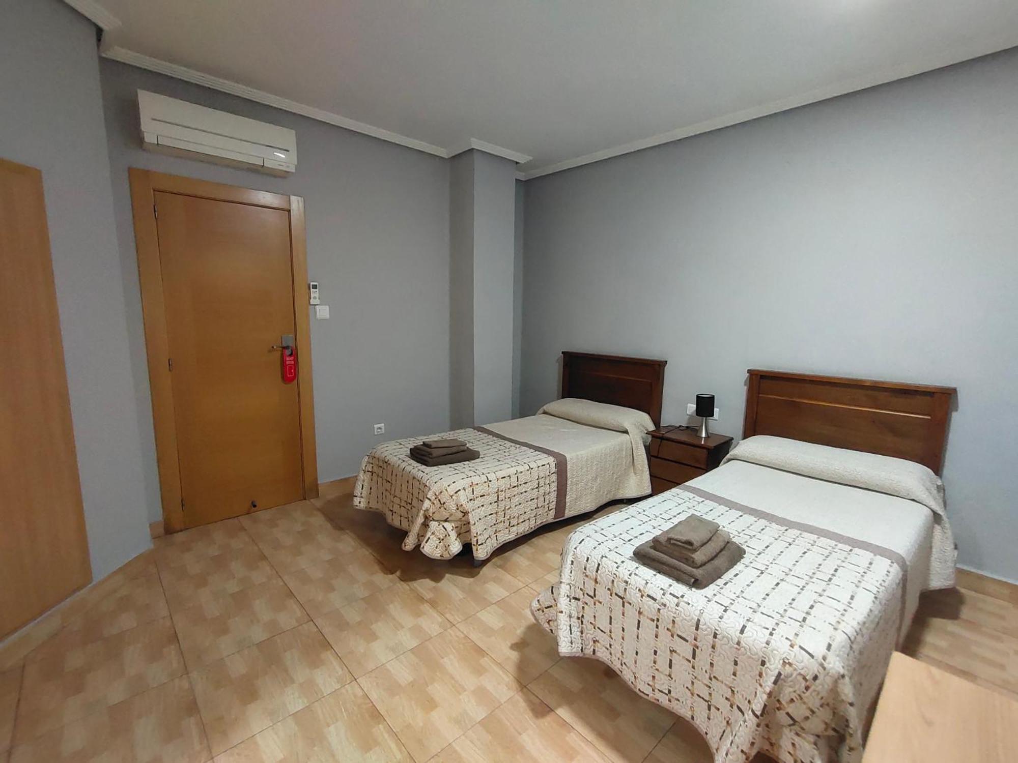 Hostal Abastos Valencia Exterior photo